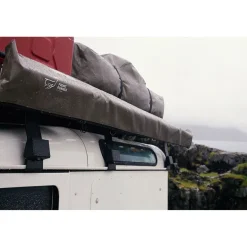 [EASY-OUT AWNING BRACKETS]